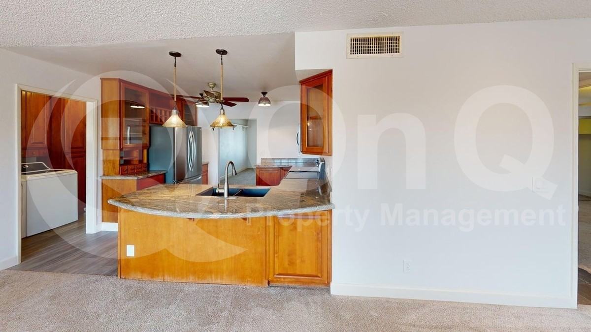 5749 S Farmer Ave - Photo 5 of 29