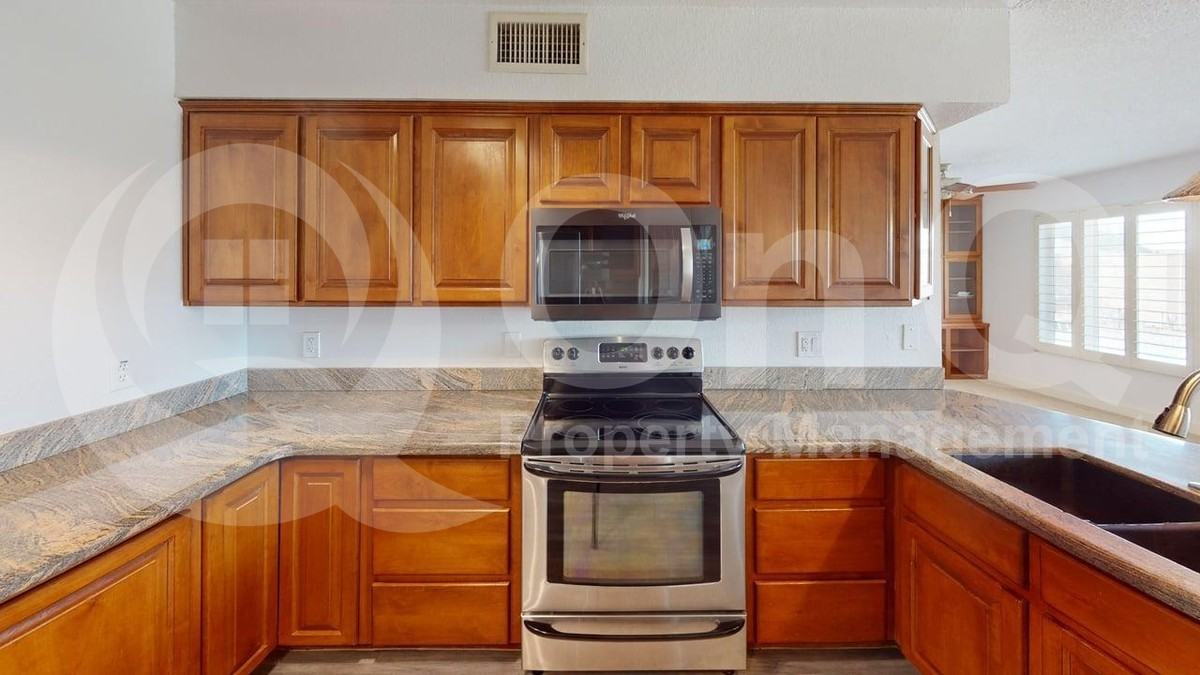 5749 S Farmer Ave - Photo 6 of 29