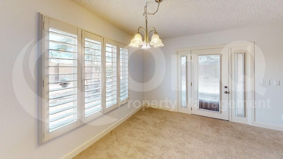 5749 S Farmer Ave - Photo 7 of 29