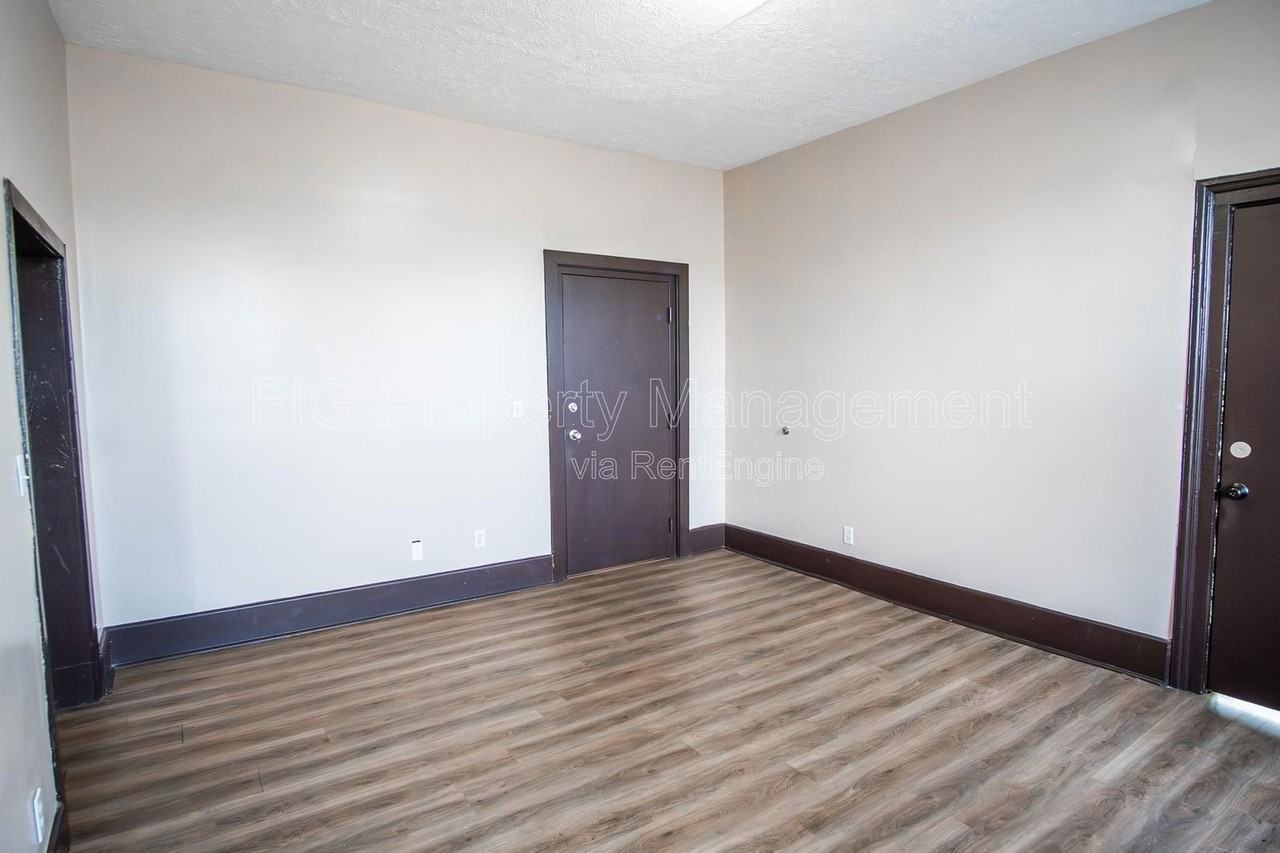 1709 E 5th Ave #2 - Photo 2 of 16