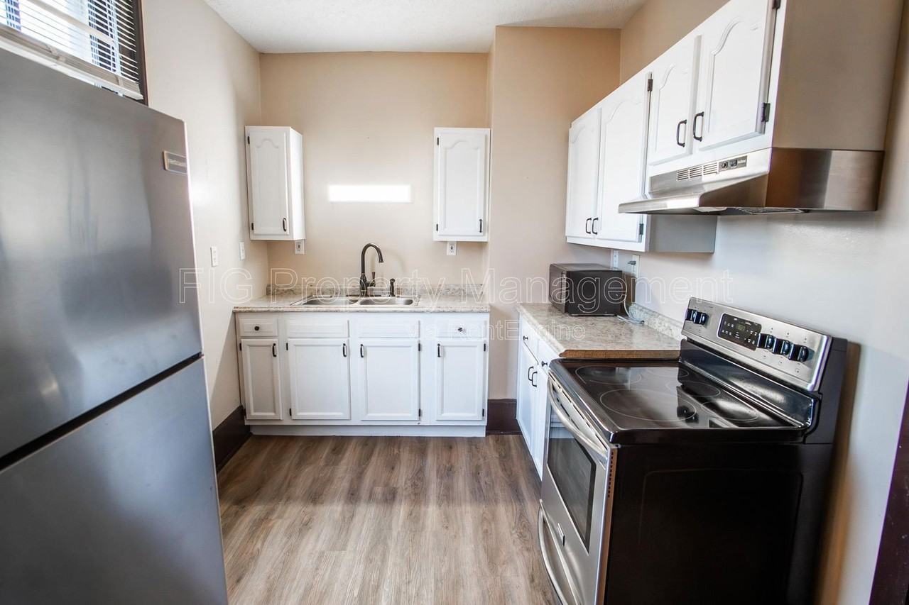 1709 E 5th Ave #2 - Photo 3 of 16