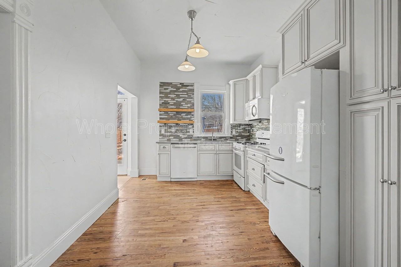 3116 N Elizabeth St #1 - Photo 4 of 24