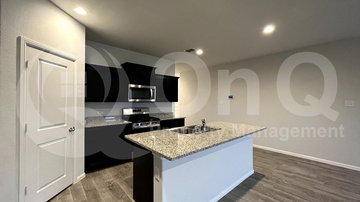 2321 Denmark Ln - Photo 4 of 27