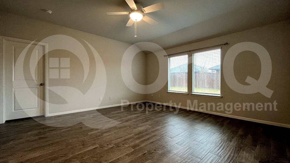 2321 Denmark Ln - Photo 7 of 27