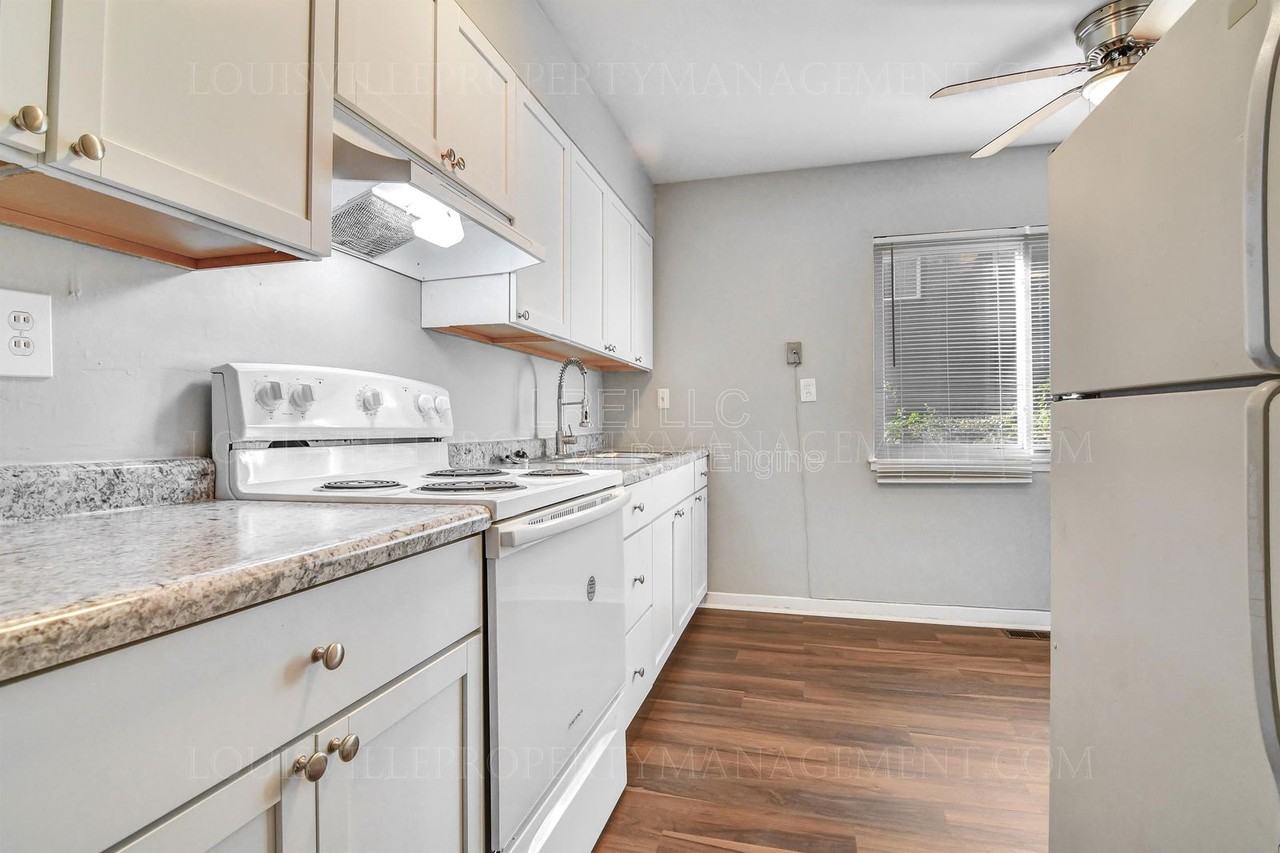 2425 Lindsay Ave #1 - Photo 4 of 13