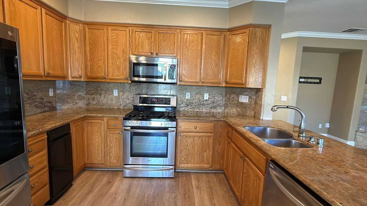 2670 Atherton Ct - Photo 6 of 24