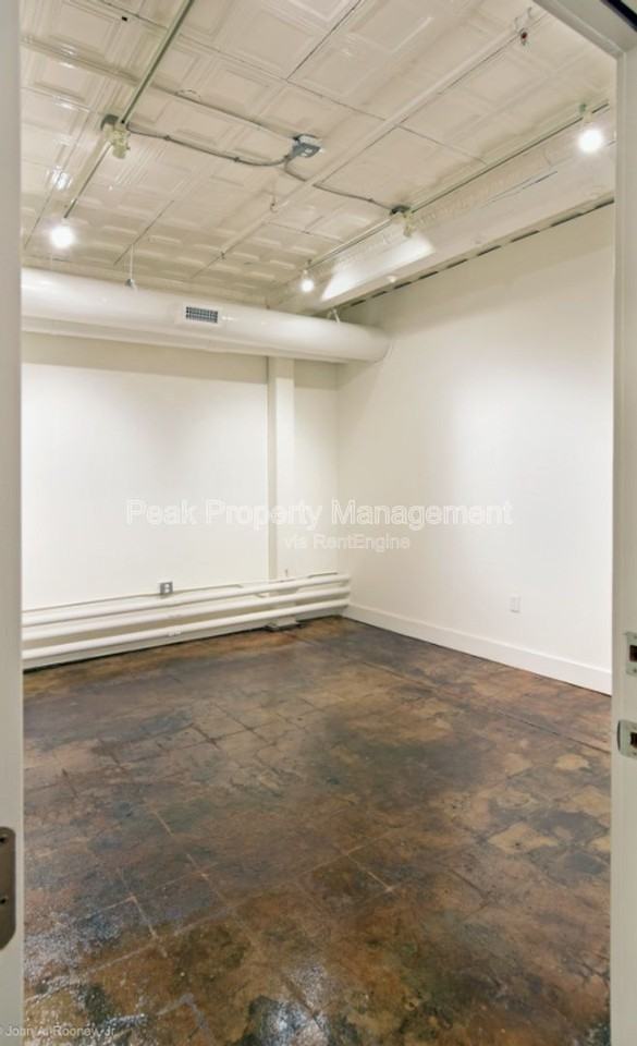 132 N Sycamore St #8 - Photo 2 of 4