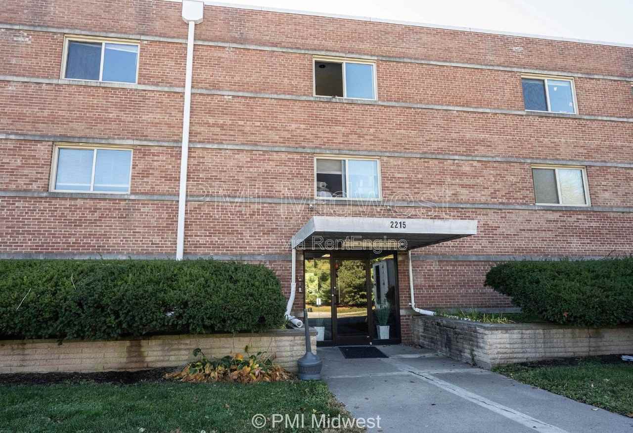 2215 E 56th St #43 - Photo 2 of 19