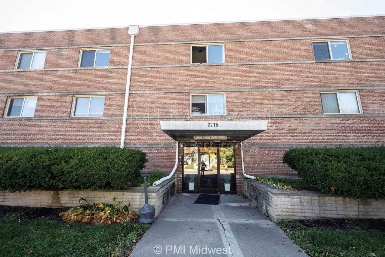 2215 E 56th St #43 - Photo 3 of 19