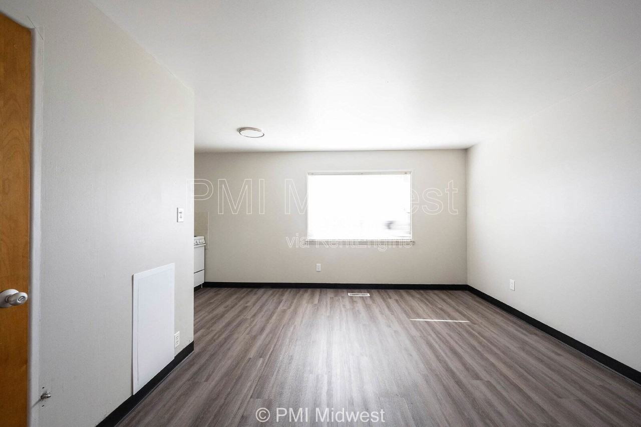 2215 E 56th St #43 - Photo 4 of 19