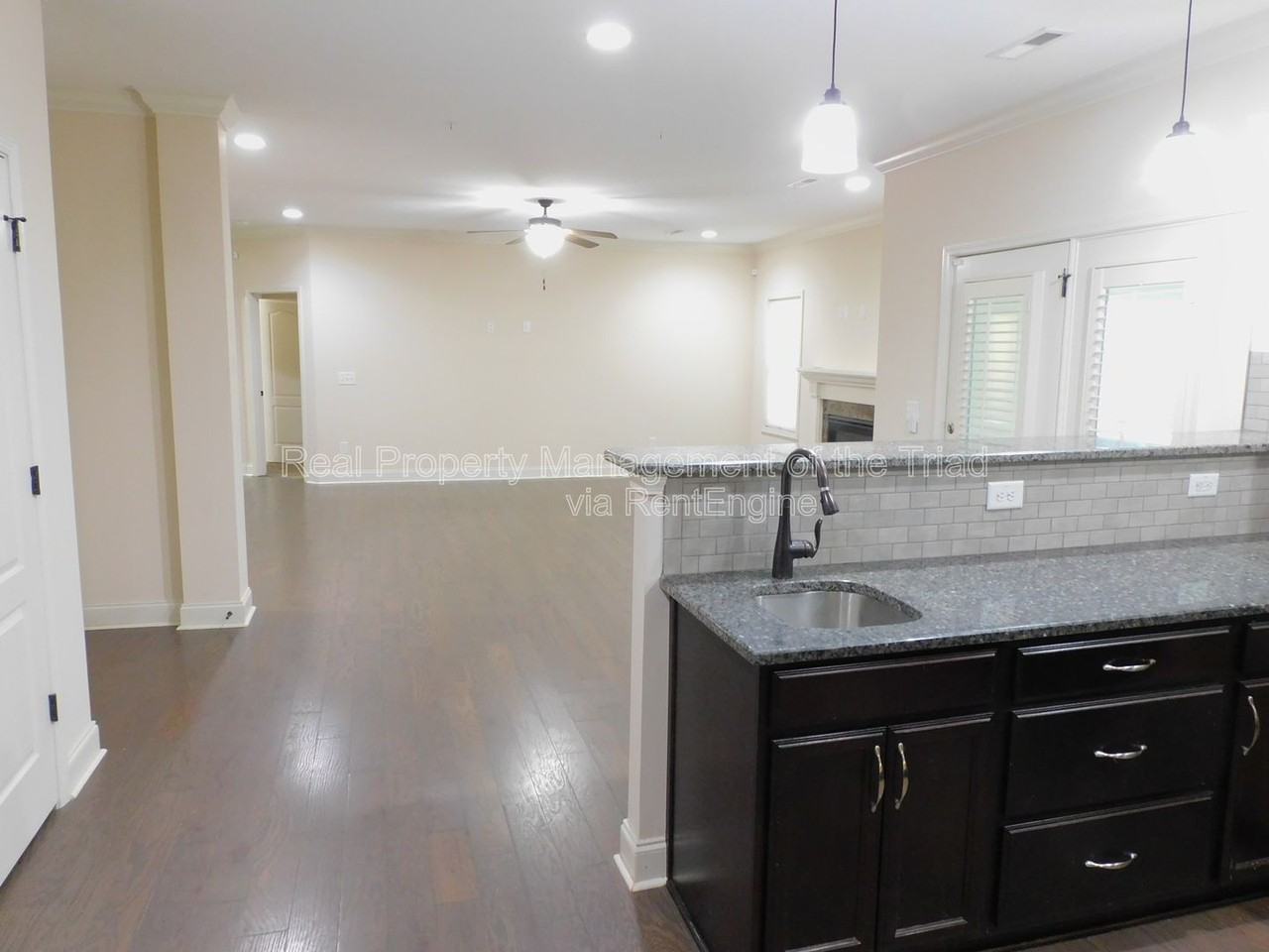 4517 Gunnersbury Ln - Photo 3 of 38