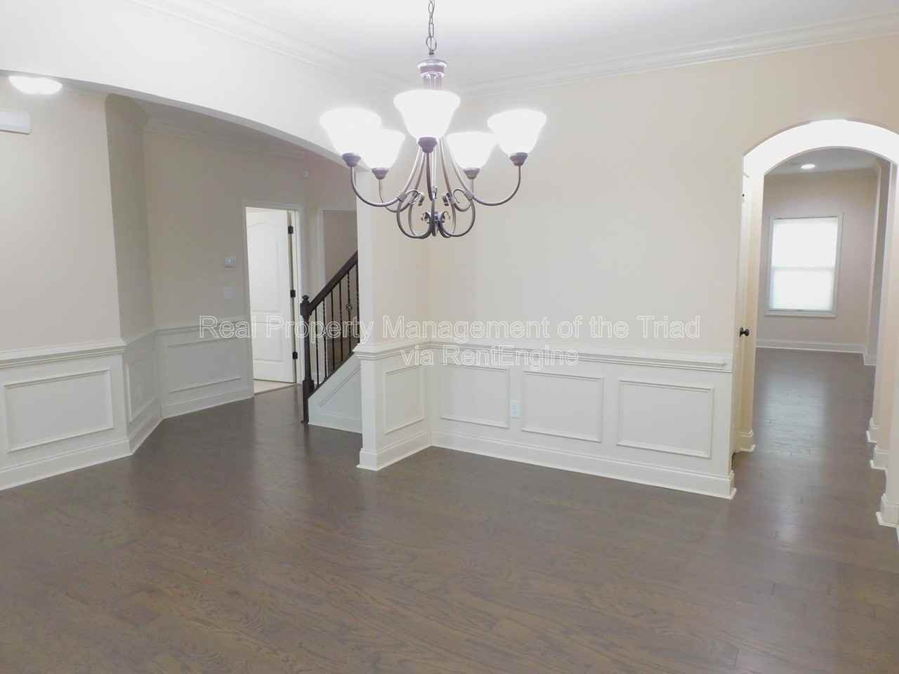 4517 Gunnersbury Ln - Photo 4 of 38