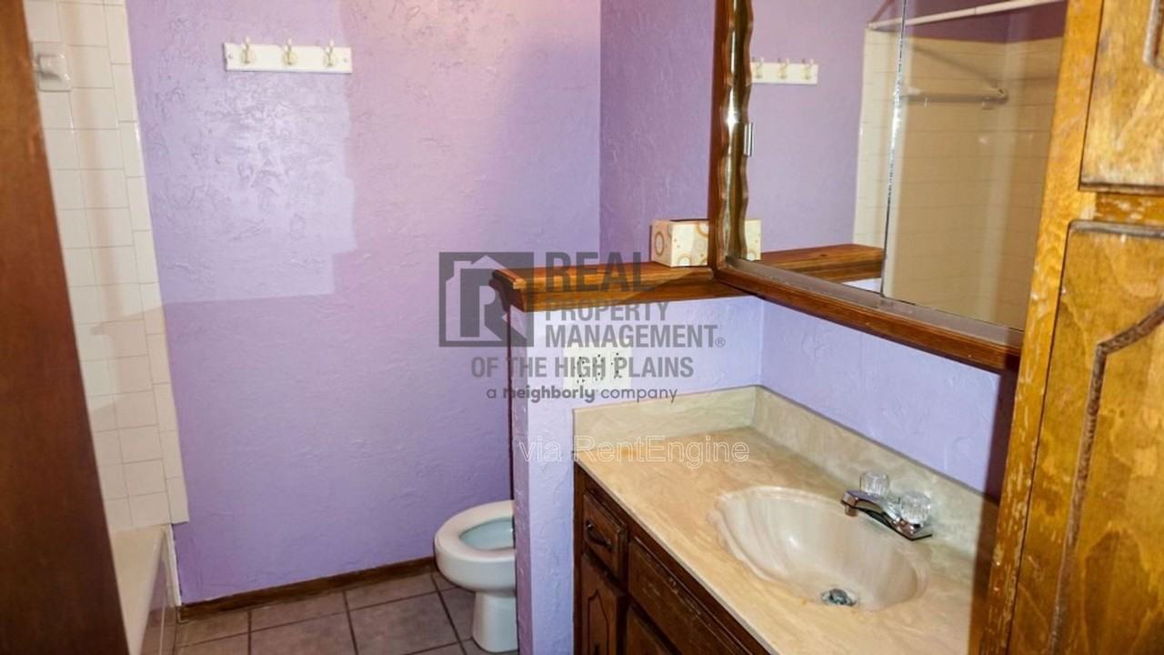 5301 Capulin Ln - Photo 5 of 9