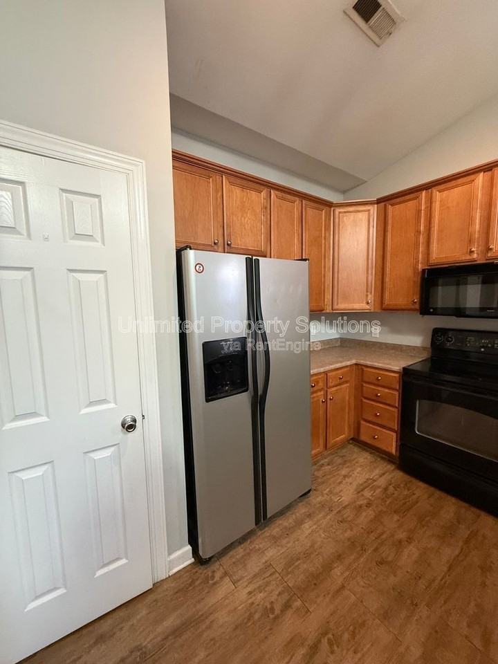 5220 Christian Dr - Photo 4 of 23