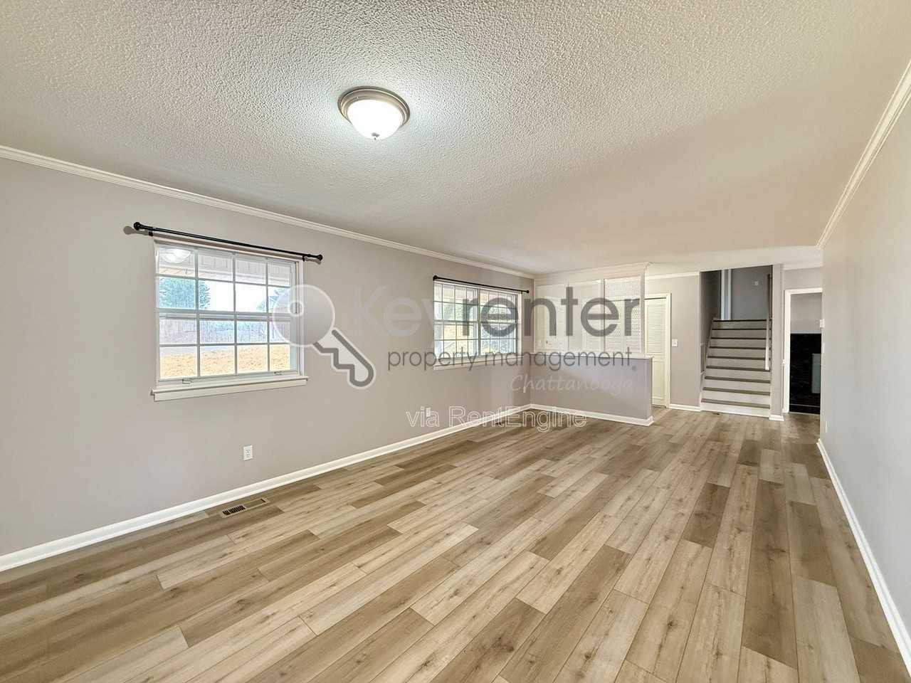 4627 Hillmont Ln - Photo 4 of 23