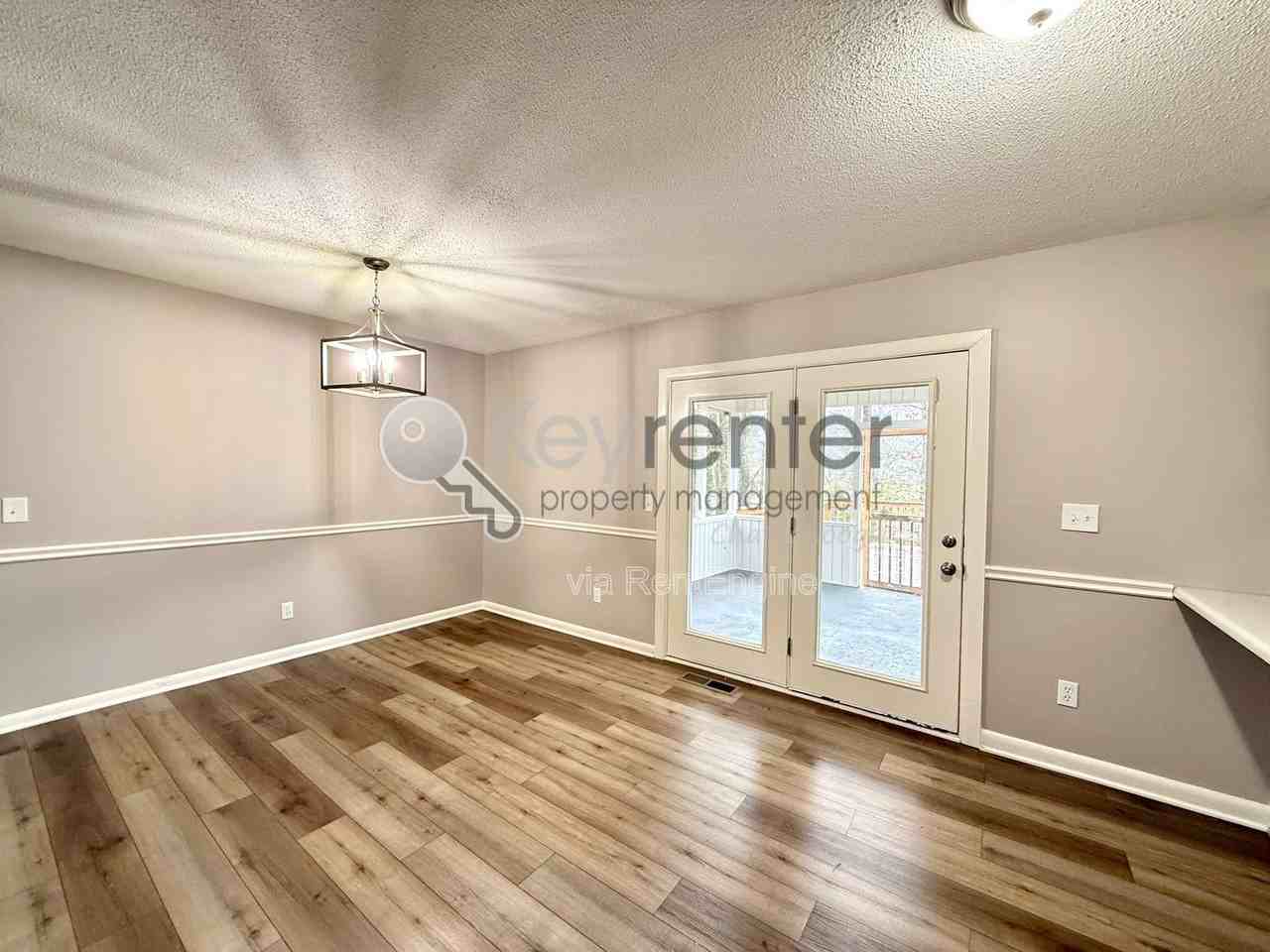 4627 Hillmont Ln - Photo 5 of 23