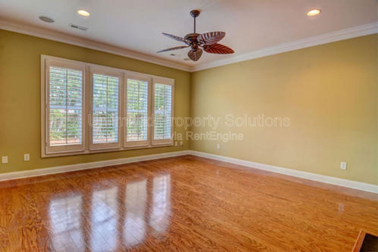 5013 Gorham Ave - Photo 5 of 27