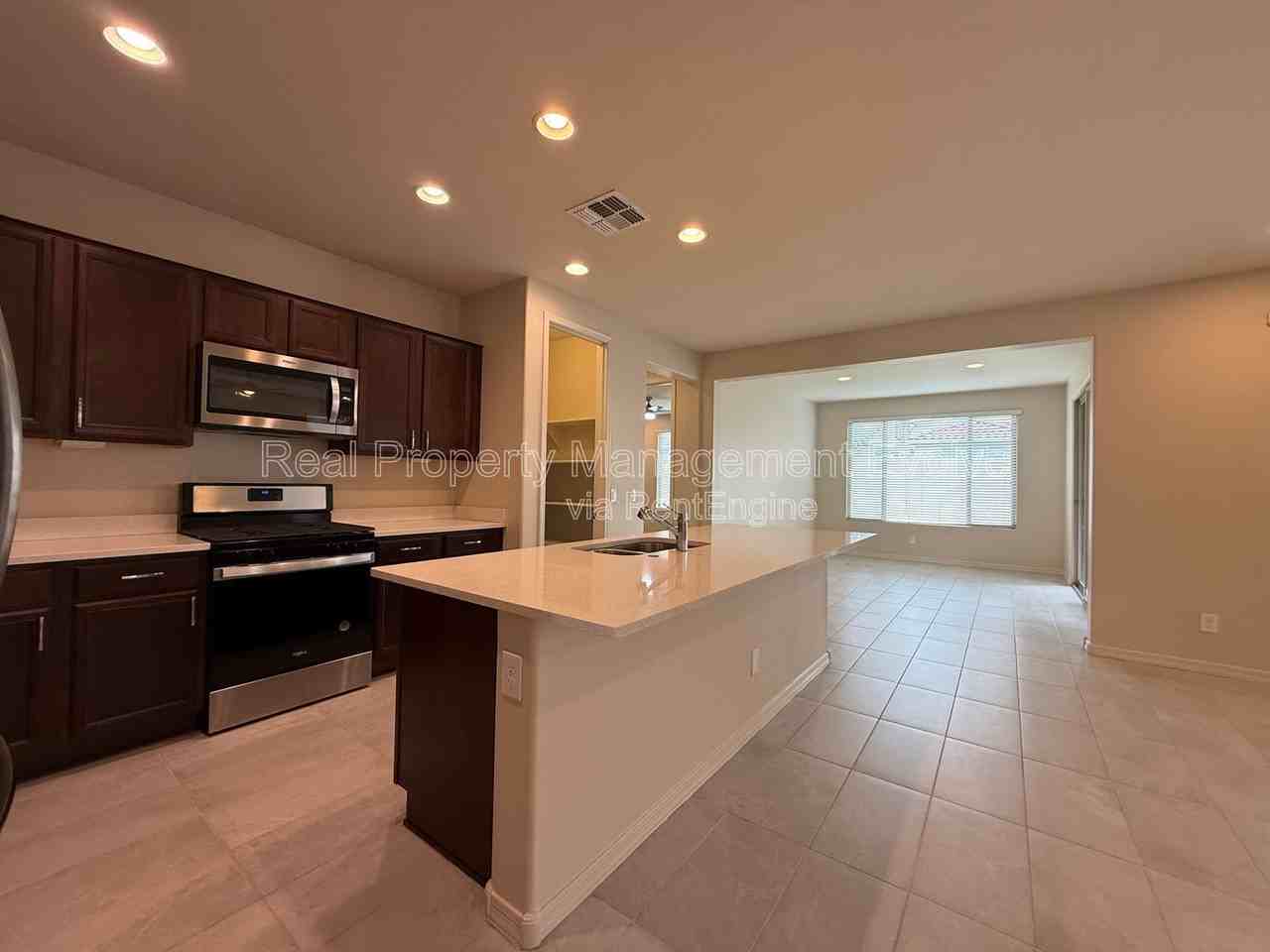 5811 N 88th Ln - Photo 5 of 33