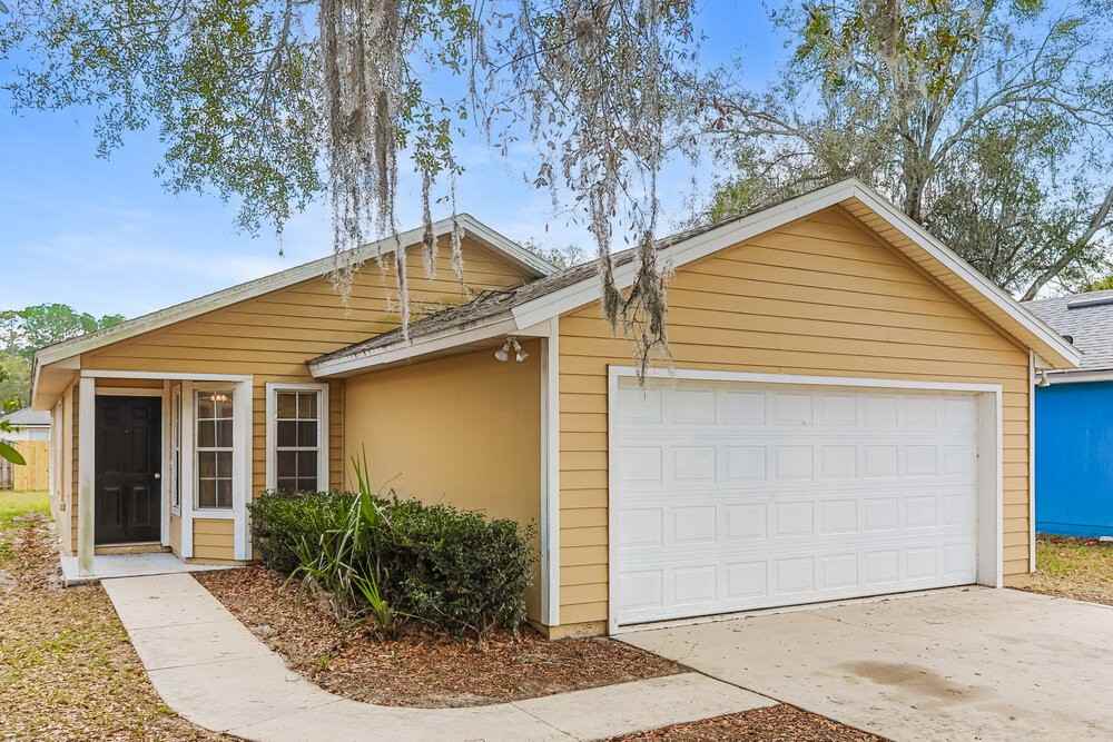 1321 Spruce St - Photo 3 of 16