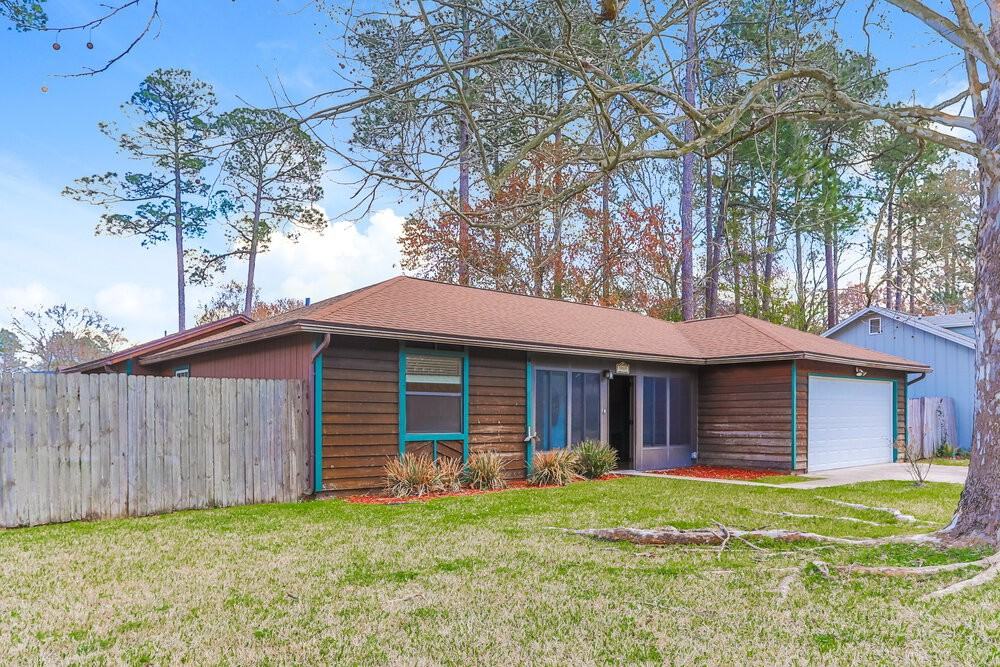 1855 Sherwood Dr - Photo 3 of 16