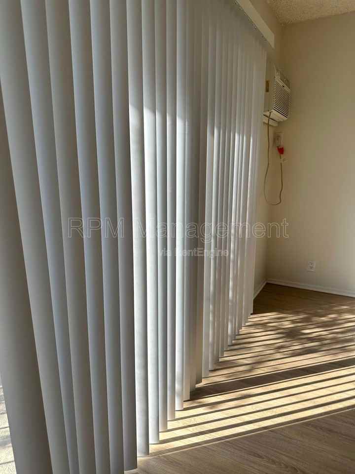 4350 Troost Ave #9 - Photo 4 of 13