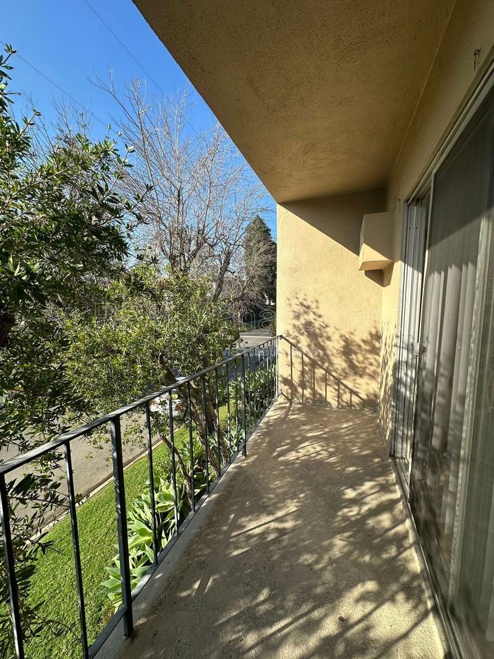 4350 Troost Ave #9 - Photo 5 of 13