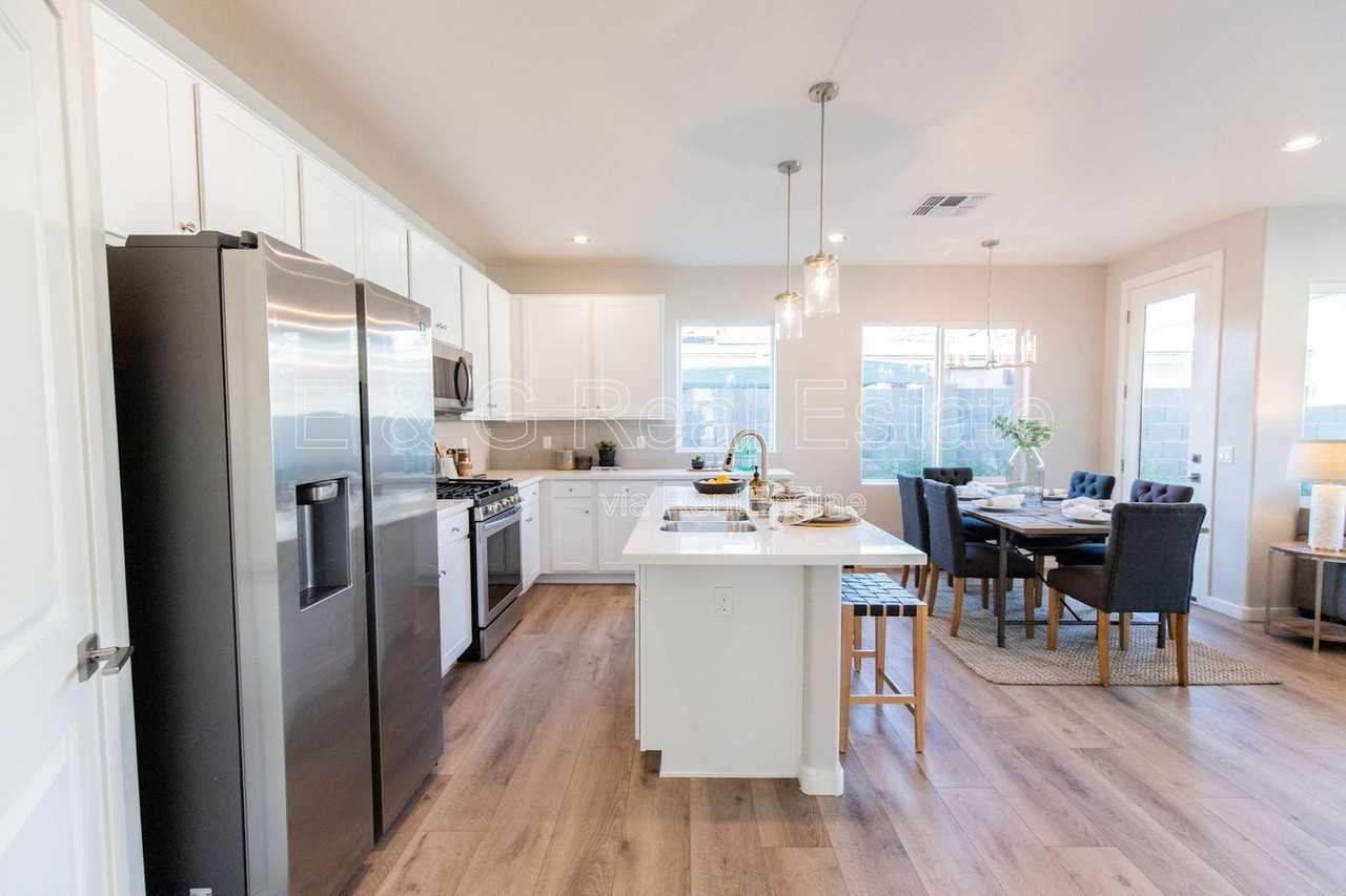 3726 E Flower St - Photo 4 of 20