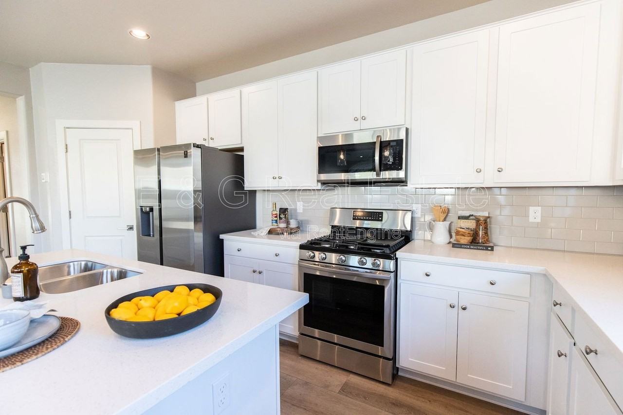 3726 E Flower St - Photo 6 of 20