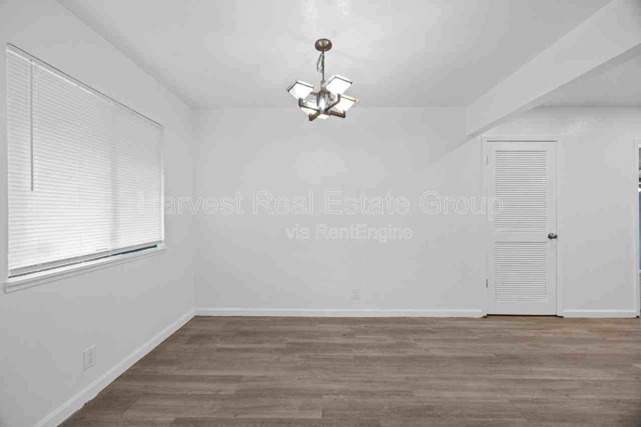 252 Esther Ct - Photo 5 of 16