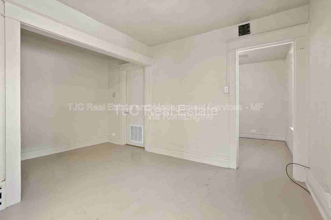 470 S Lincoln St - Photo 5 of 14