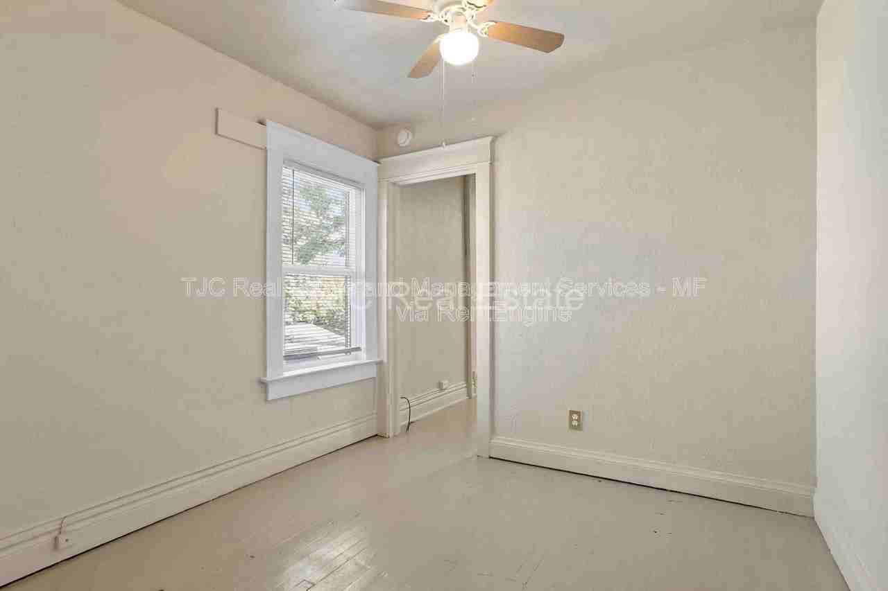 470 S Lincoln St - Photo 7 of 14