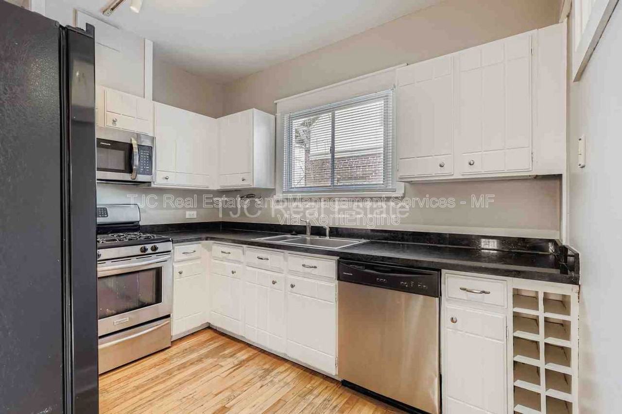 769 Monroe St - Photo 5 of 12