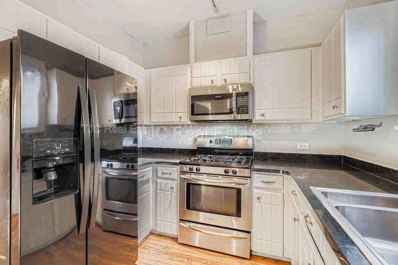 769 Monroe St - Photo 6 of 12