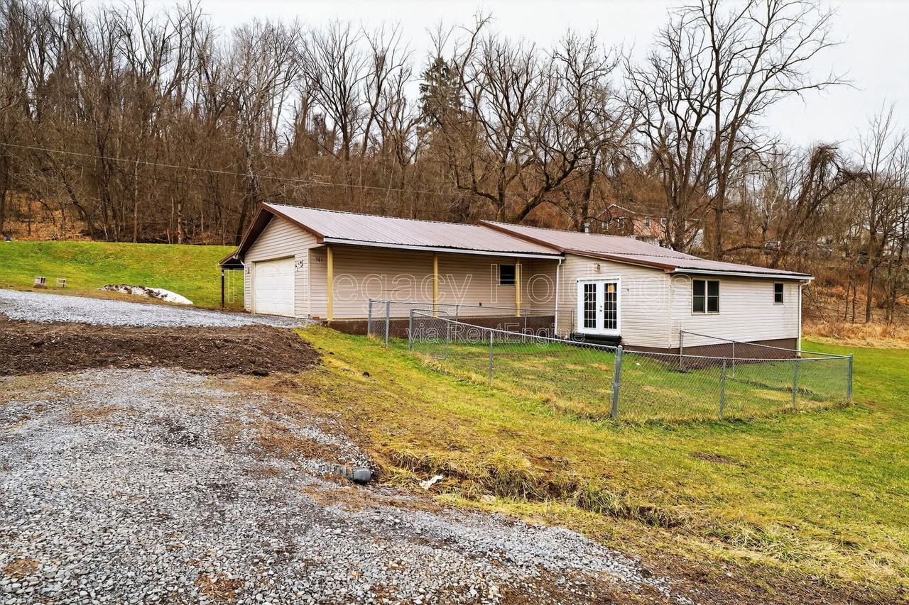 301 Chew St - Photo 2 of 32