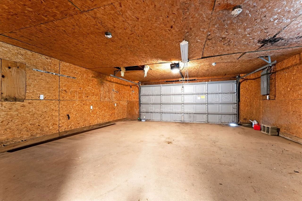 301 Chew St - Photo 4 of 32