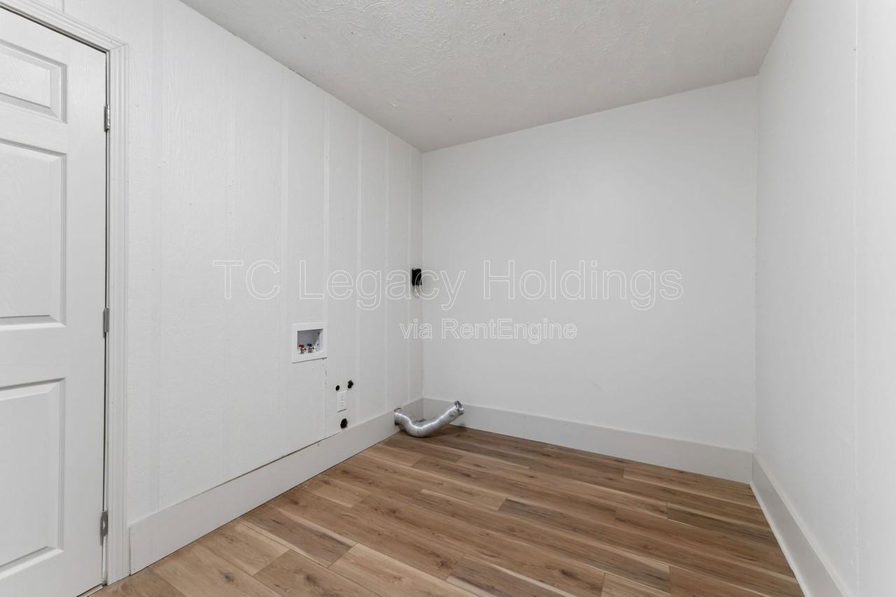 301 Chew St - Photo 5 of 32