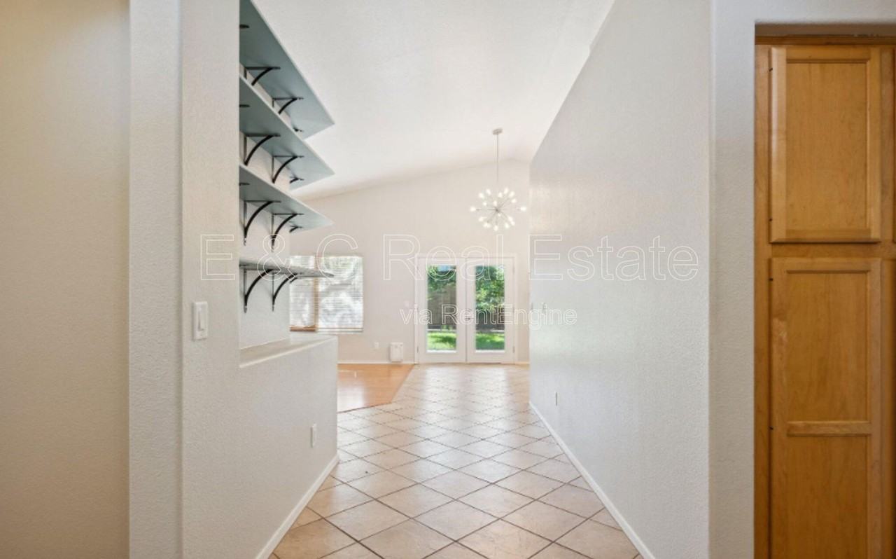 309 E Mesquite St - Photo 6 of 32