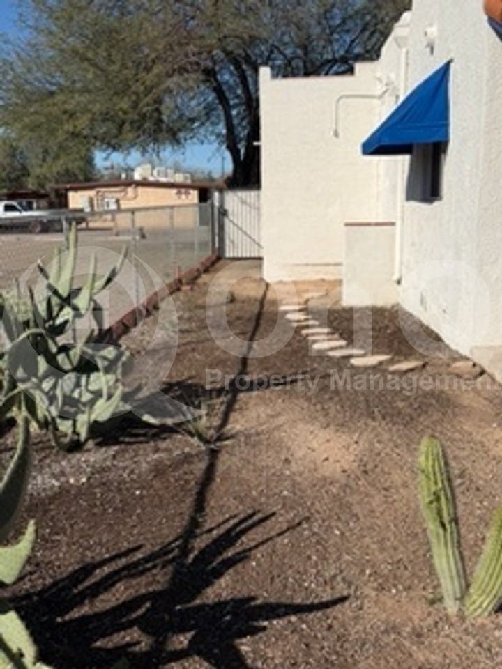 1721 E Blacklidge Dr #2 - Photo 7 of 12