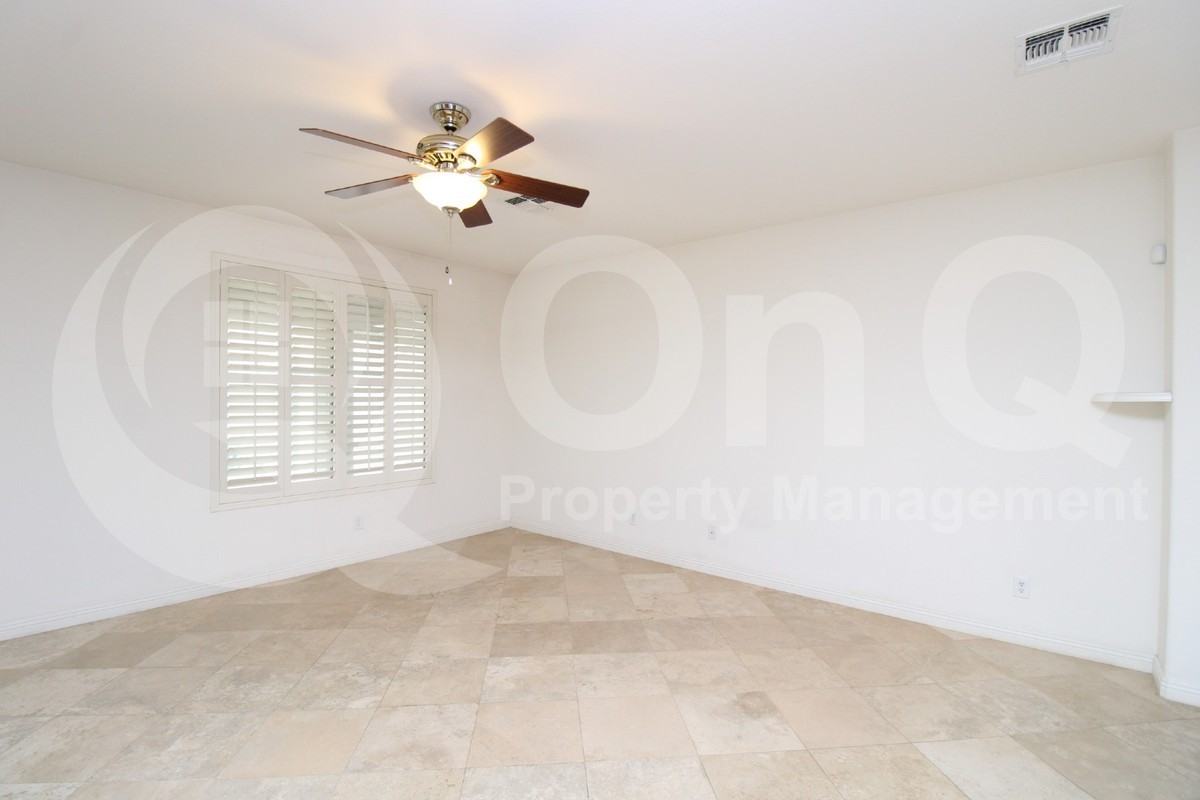 321 N Cottonwood St - Photo 7 of 25