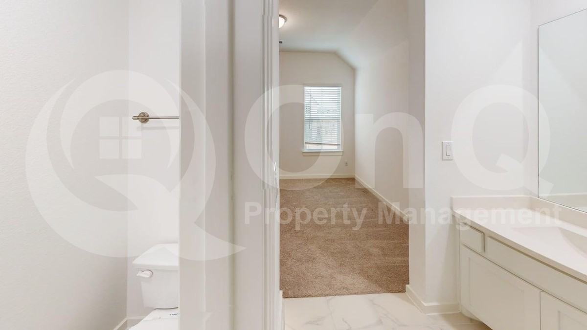 2302 Moonstruck Pl - Photo 7 of 35