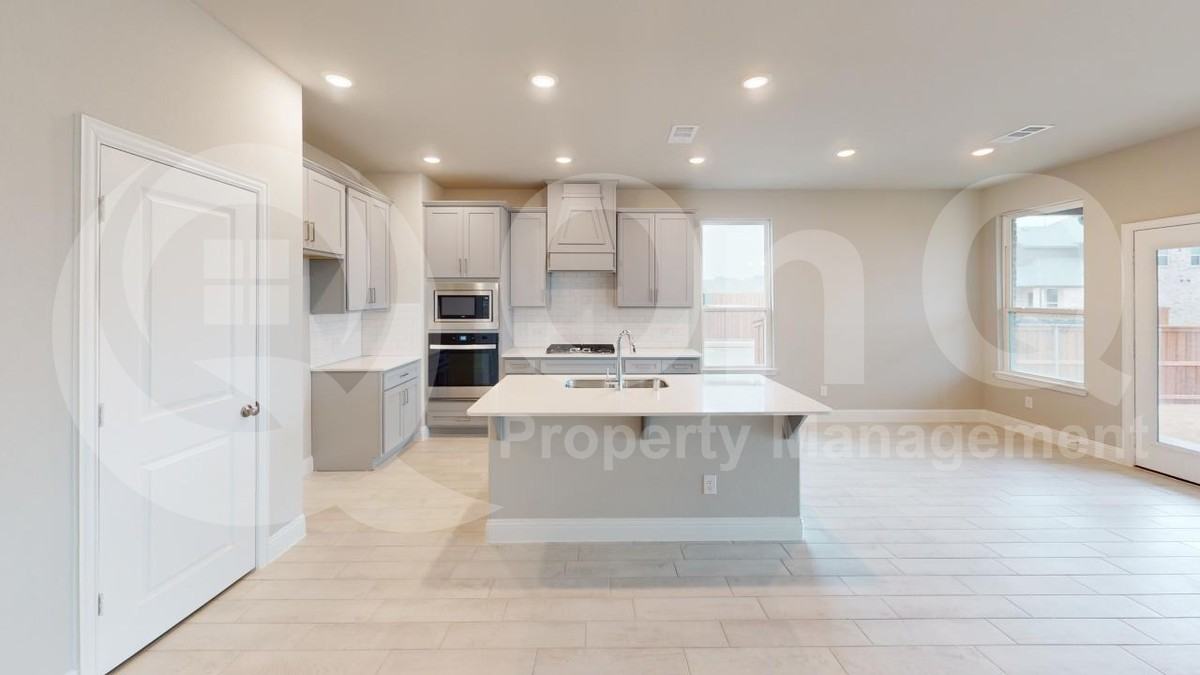 220 Santa Lucia Dr - Photo 4 of 29