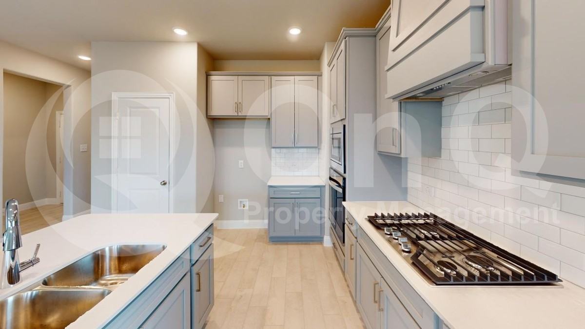 220 Santa Lucia Dr - Photo 5 of 29