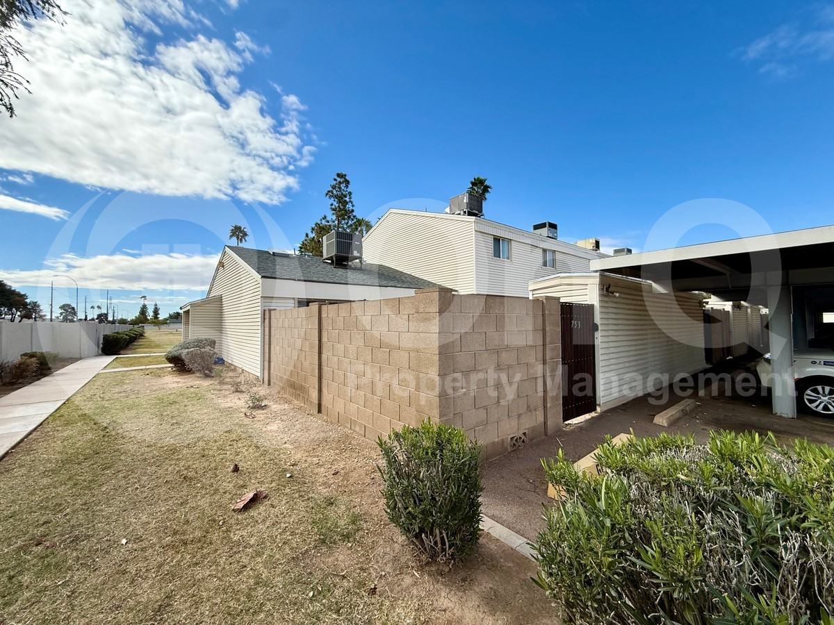 753 E Woodman Dr - Photo 3 of 18