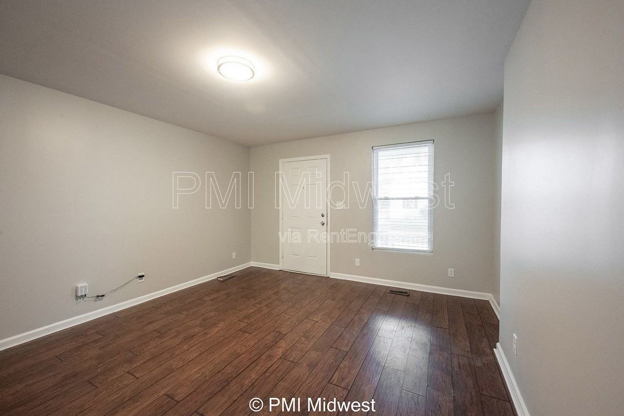 1437 S East St - Photo 4 of 32