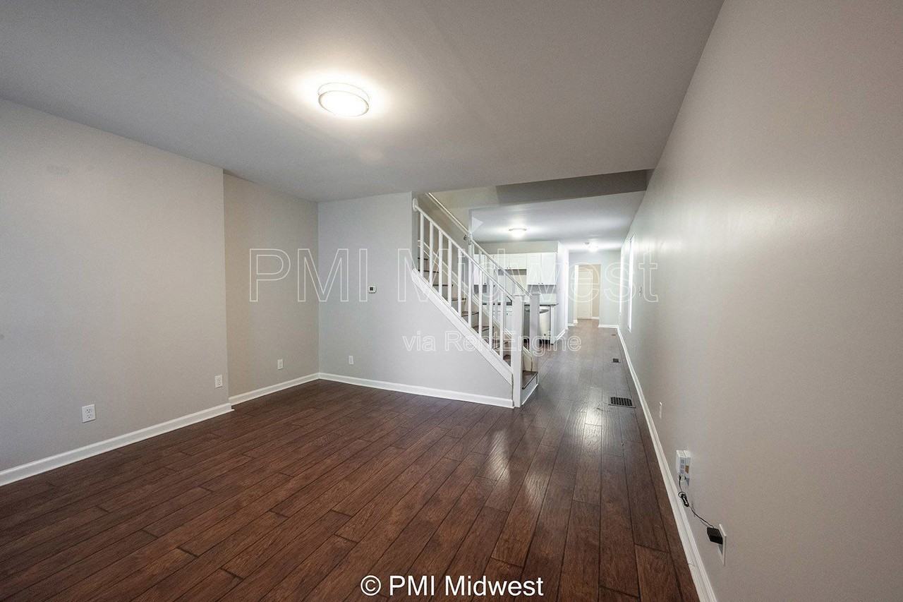 1437 S East St - Photo 5 of 32