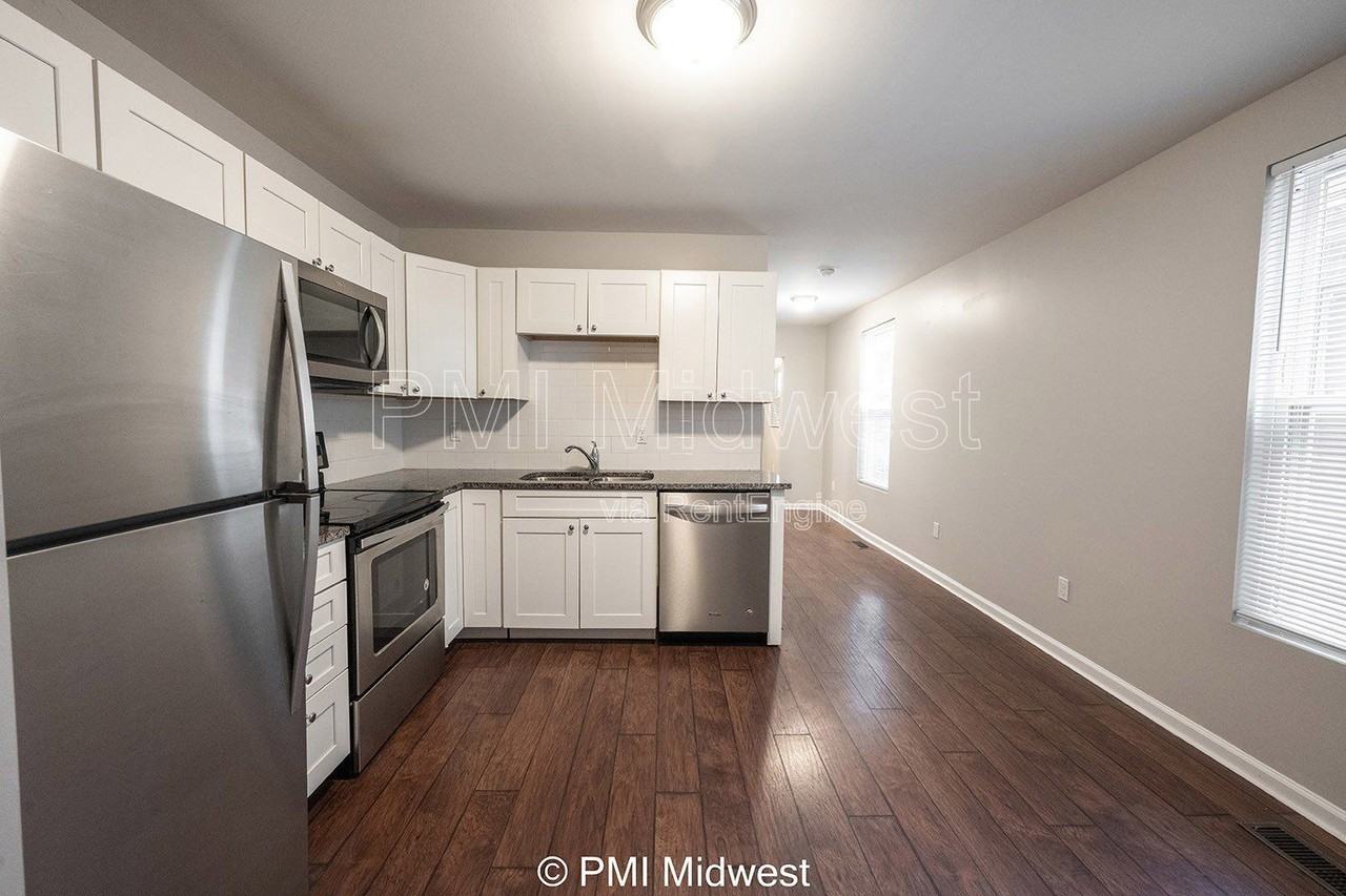 1437 S East St - Photo 6 of 32