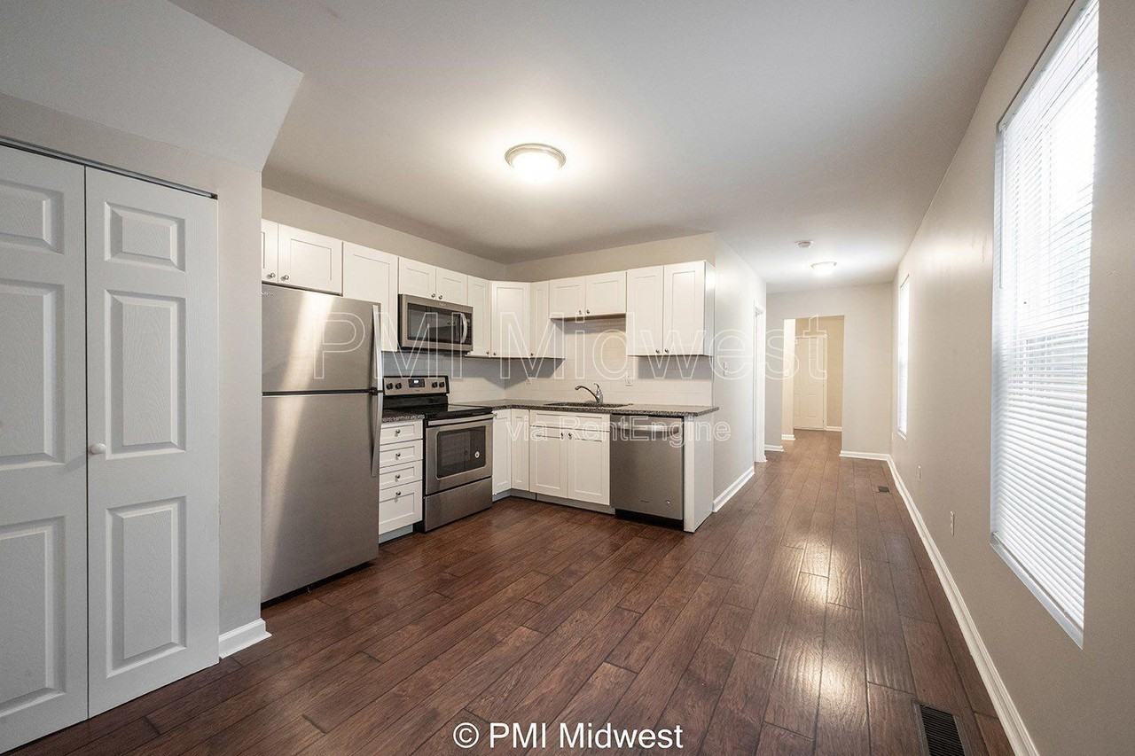 1437 S East St - Photo 7 of 32