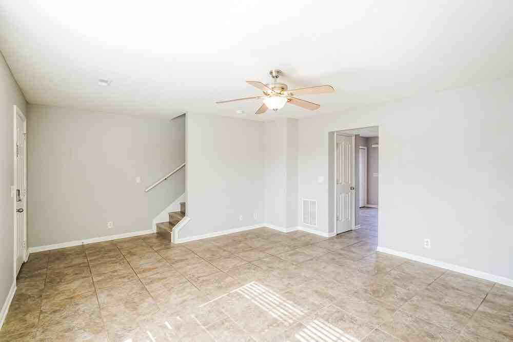 675 Legacy Dr - Photo 5 of 17