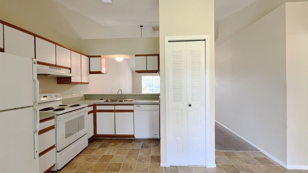 164 Reserve Cir #1 - Photo 2 of 11