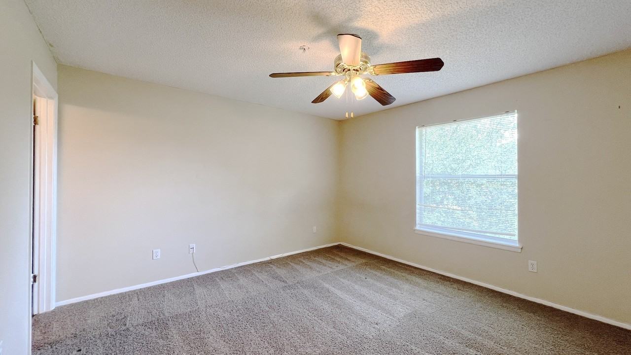 164 Reserve Cir #1 - Photo 2 of 11